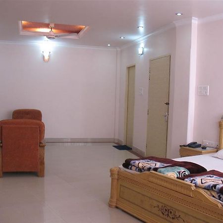 Hotel Rest Inn Лакхнау Экстерьер фото