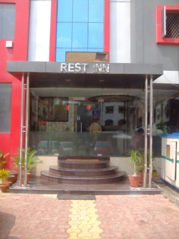 Hotel Rest Inn Лакхнау Экстерьер фото