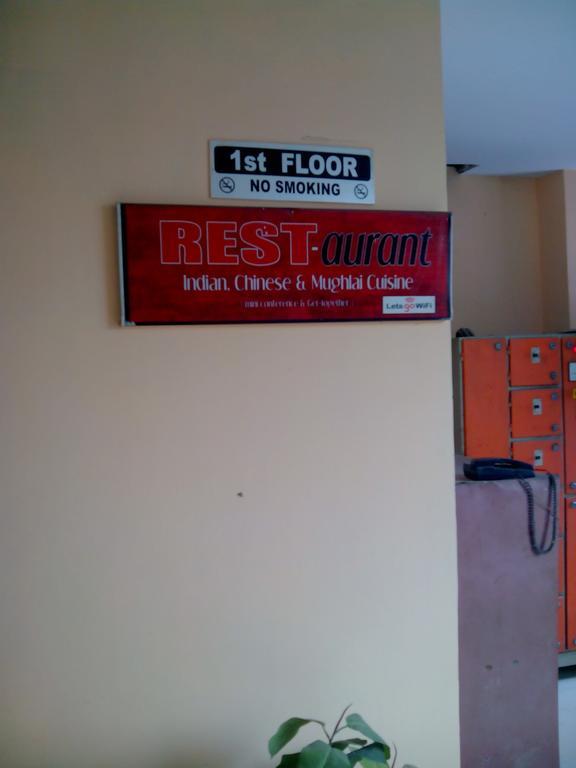 Hotel Rest Inn Лакхнау Экстерьер фото