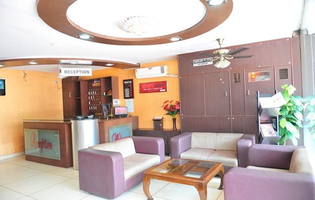 Hotel Rest Inn Лакхнау Экстерьер фото